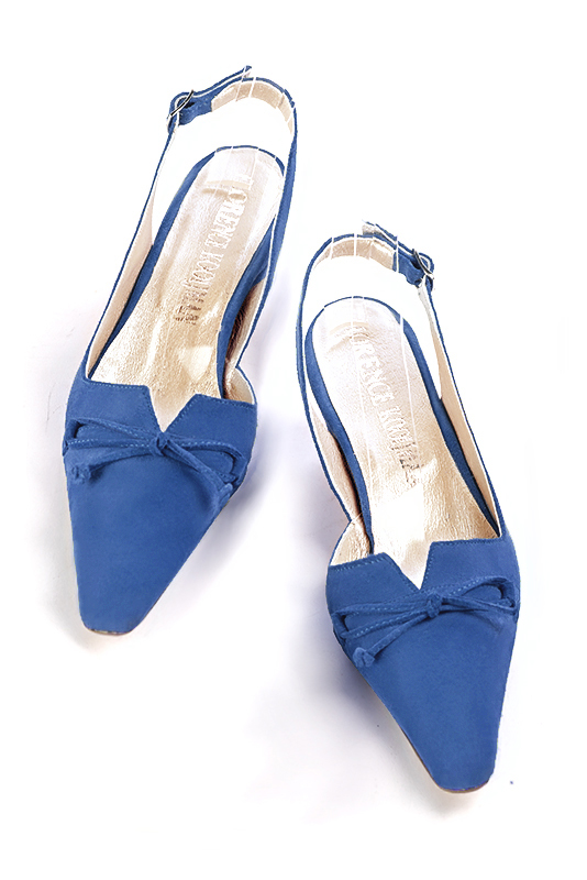 Electric blue women's open back shoes, with a knot. Tapered toe. Low kitten heels. Top view - Florence KOOIJMAN